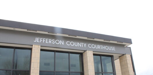 A photo showing the Jefferson County Circuit Court in Madras, Oregon.